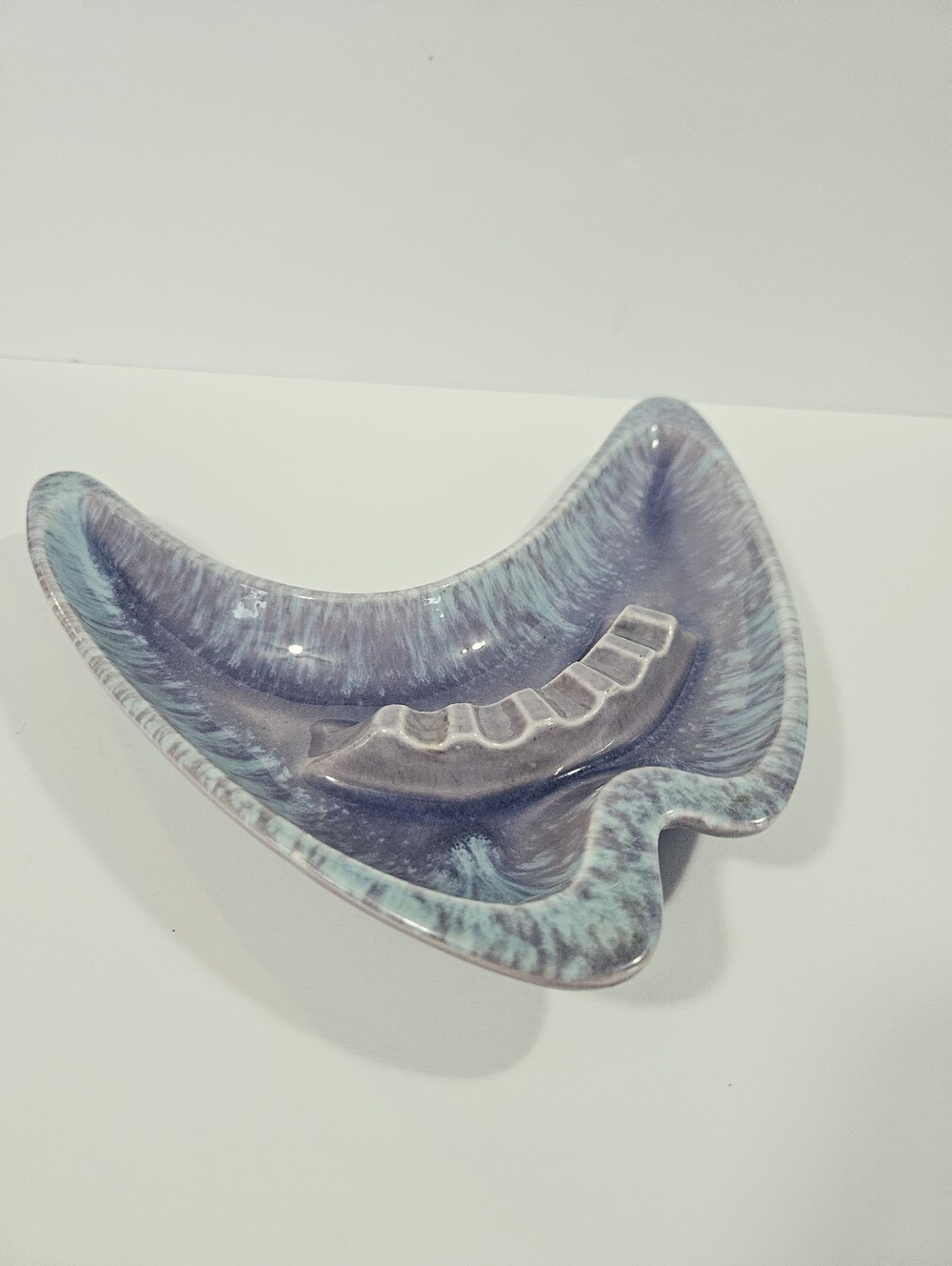 Royal Haeger #107 USA Mid-Century Free Form Boomerang Drip Glaze Ceramic Ashtray